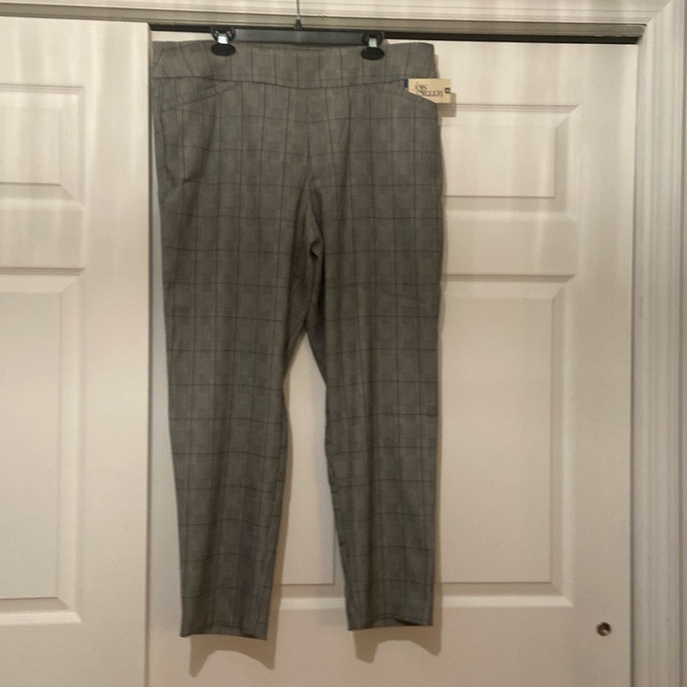 Terra & Sky black and white houndstooth pants, plus size 1x.